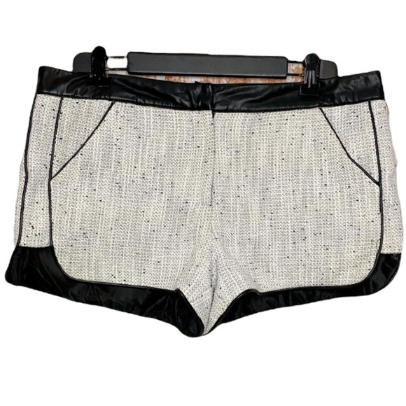 Forever 21 White Woven Tweed Shorts Faux Leather Trim Large - Picture 1 of 7